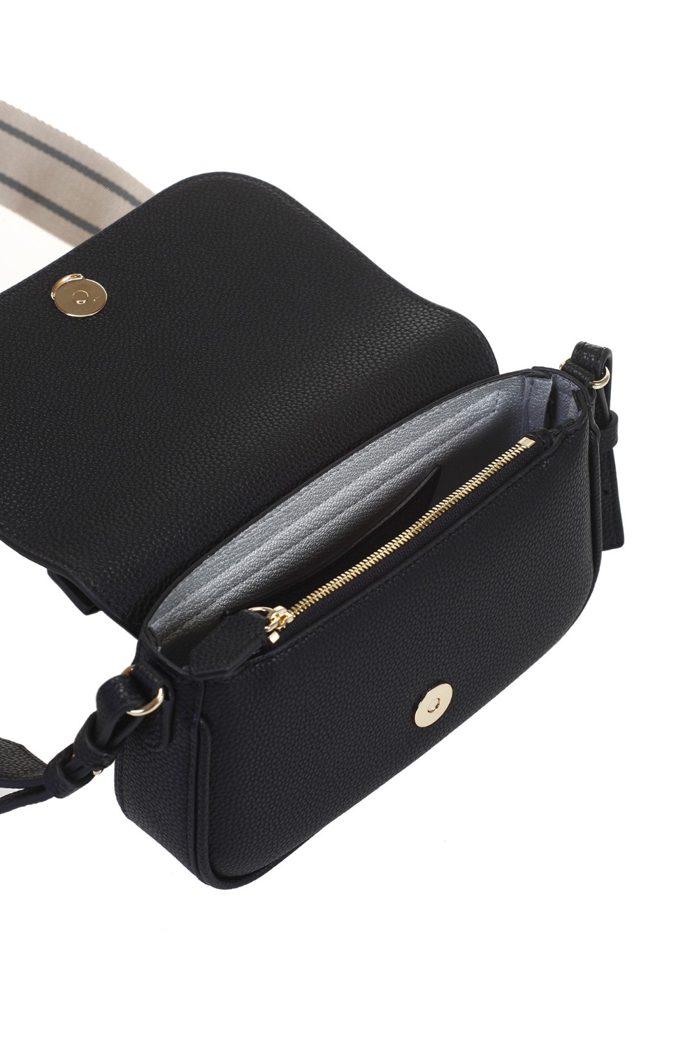 shop EMPORIO ARMANI  Borsina: Emporio Armani Mini bag.
Rifinitura stampa cervo, pratica tracolla logata e logo serigrafato.
Provvista di vano portacarte e scomparto con zip.
Dimensioni: 21 x 13 x 4,5 cm.
Tinta unita.
Chiusura a calamita.
Interno sfoderato.
Tasche interne.
Composizione: 100% Poliuretanica.
Made in Cina.. Y3H294 YFO5B-85218 number 7289593